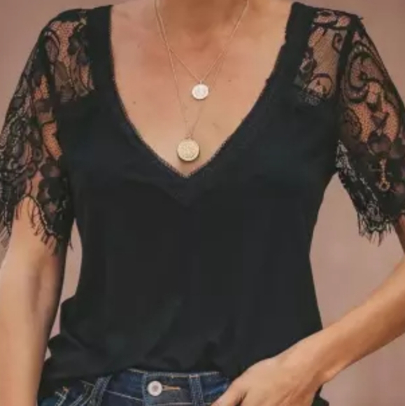 Gypsy angel sleeves in black V neck tee - Picture 4 of 5